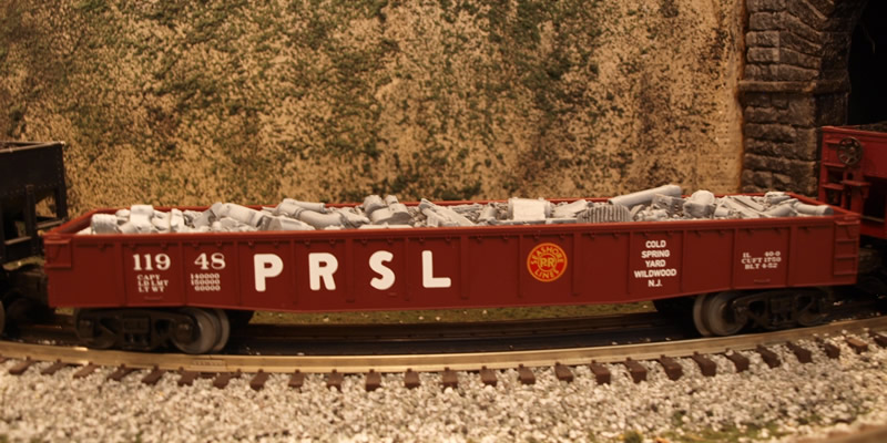 Photo of an O Gauge PRSL Gondola carrying scrap iron